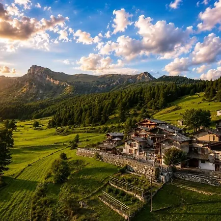 Historic At 1600m With Mountains Views