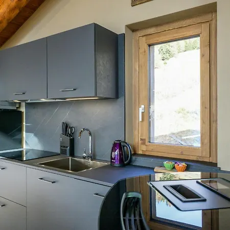 Historic At 1600m With Mountains Views Appartement Verrayes