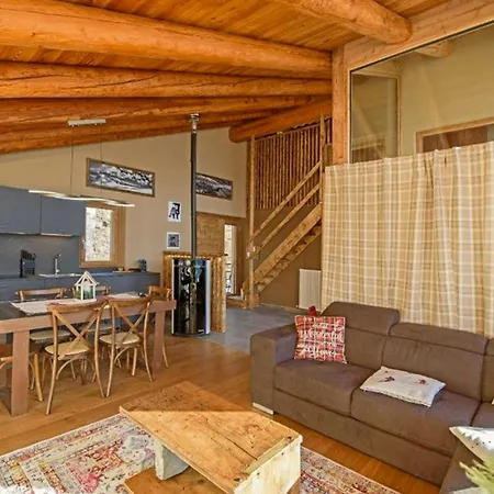 Historic At 1600m With Mountains Views Apartment