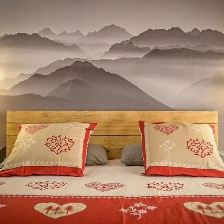 Historic At 1600m With Mountains Views Apartment *