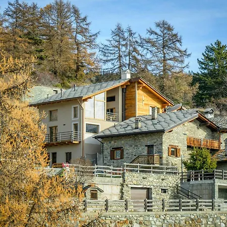 Historic At 1600m With Mountains Views